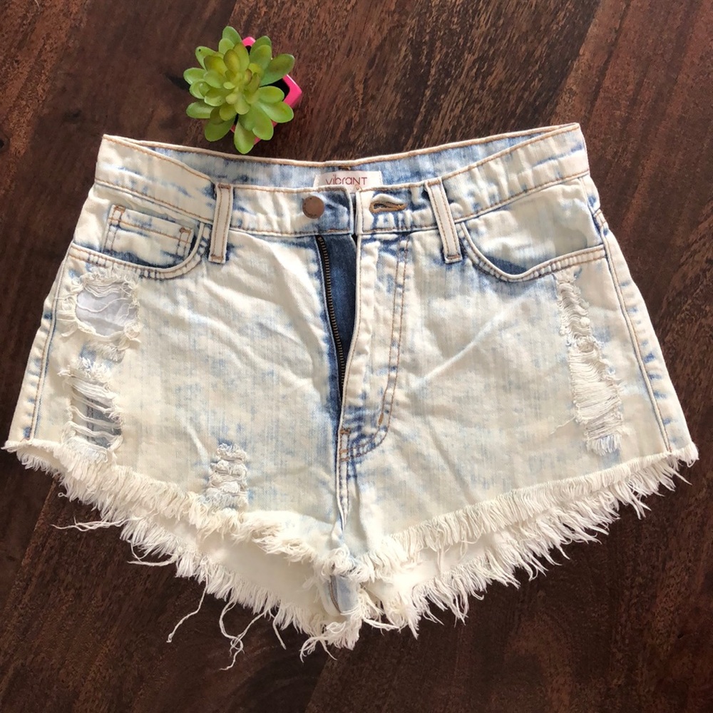 Lightwash Frayed Jean Shorts Size Medium